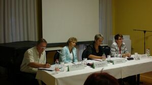 Blick ins Podium: Thomas Böduel, Dr. Martina Münch, Jutta Lieske, Simona Koß (von links) (Foto: Birgit Brauer)